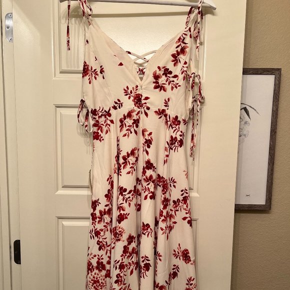 Flirty & Fun Floral Summer Dress - Picture 2 of 7